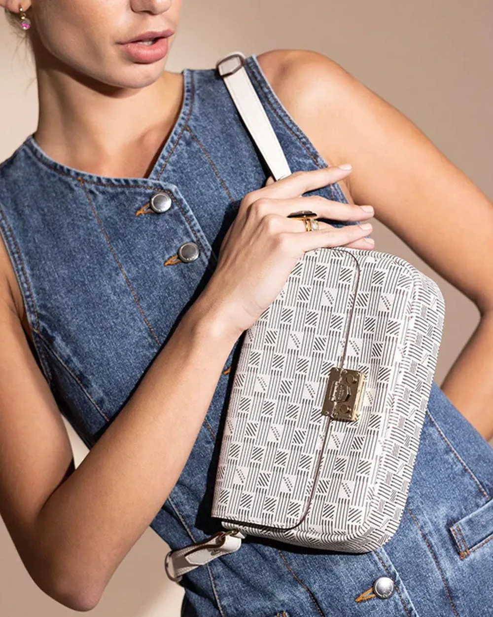 Croisette Crossbody in White