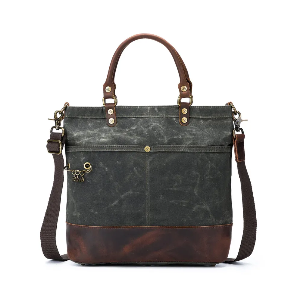 Della Q Tote
