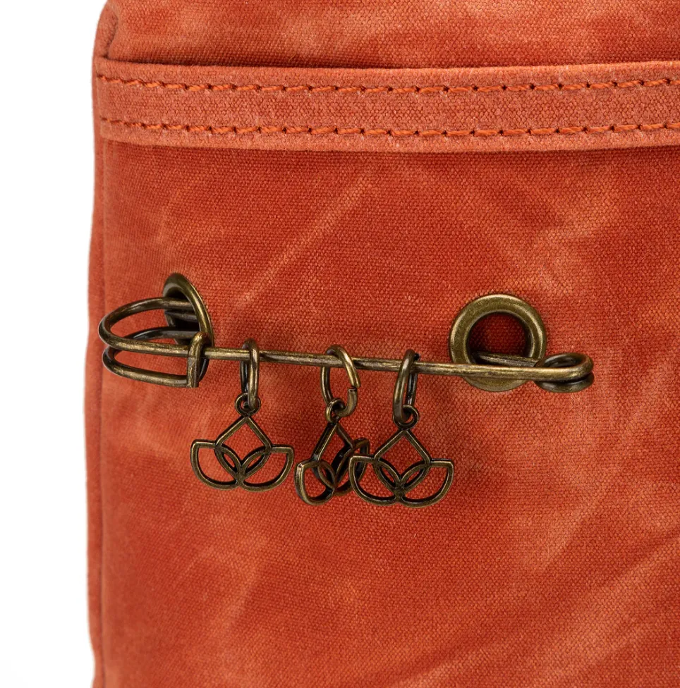 Della Q Tote