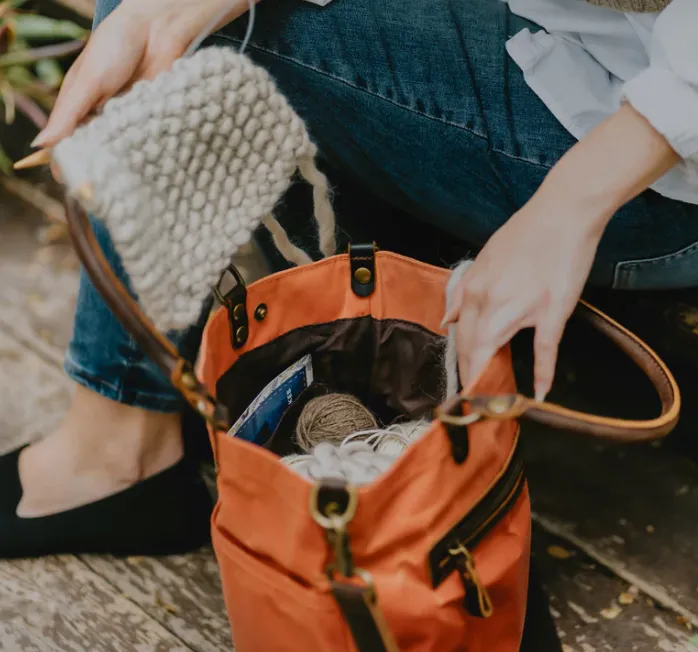 Della Q Tote
