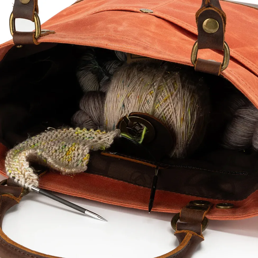 Della Q Tote