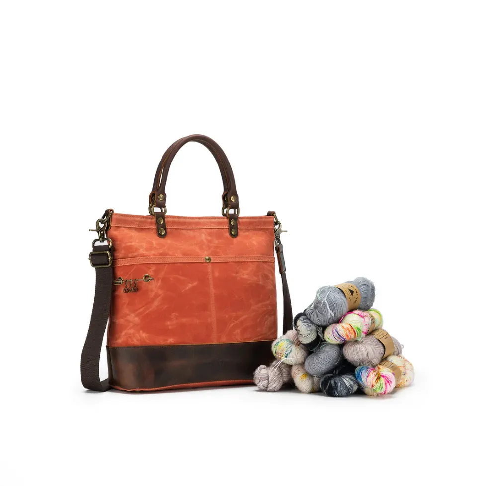 Della Q Tote