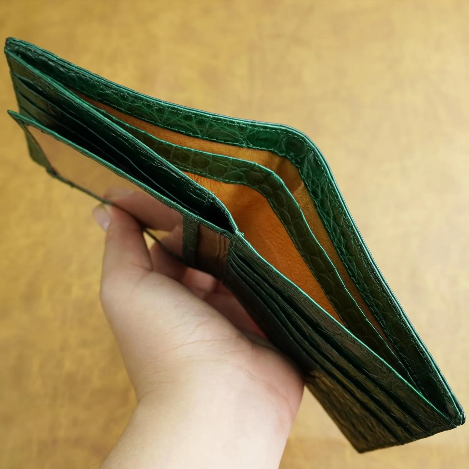 Green Mens Alligator Bifold Leather Wallet With RFID Blocking Crocodile Passcase Double Side Minimalist Travel ID With 8 Card Slot Bespoke Luxury Wallet Gift For Husbund Boss Father VIBE-88