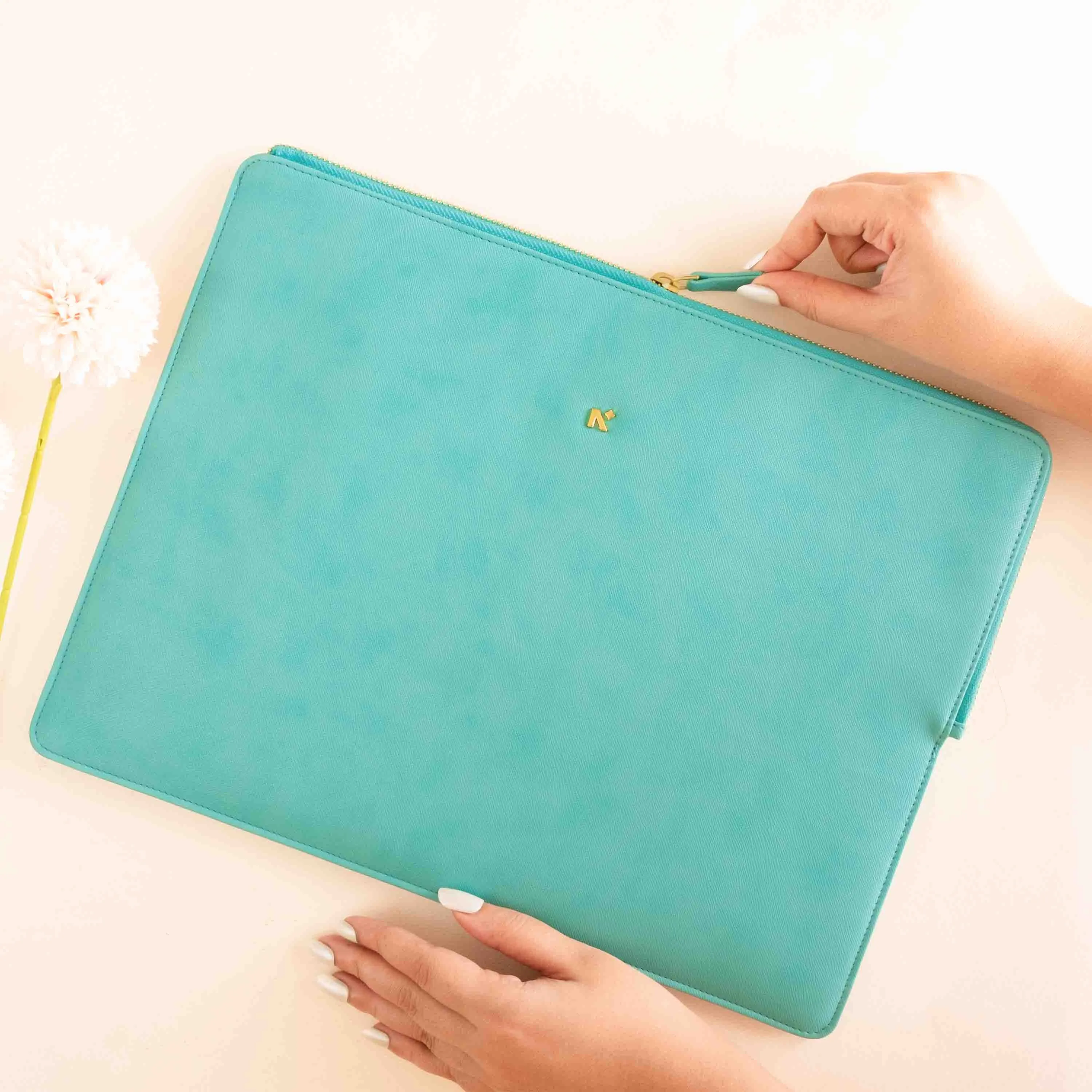 LAPTOP SLEEVE - ZIPPER CLOSURE