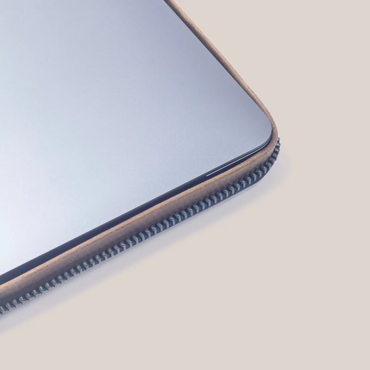 MacBook Pro 16 Zippered Laptop Case - Burnt Tobacco