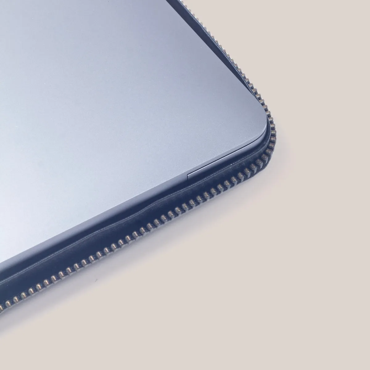 MacBook Pro 16 Zippered Laptop Case - Felt and Tan Crunch